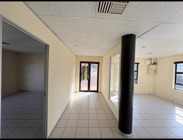 101M² OFFICE TO LET IN FOURWAYS